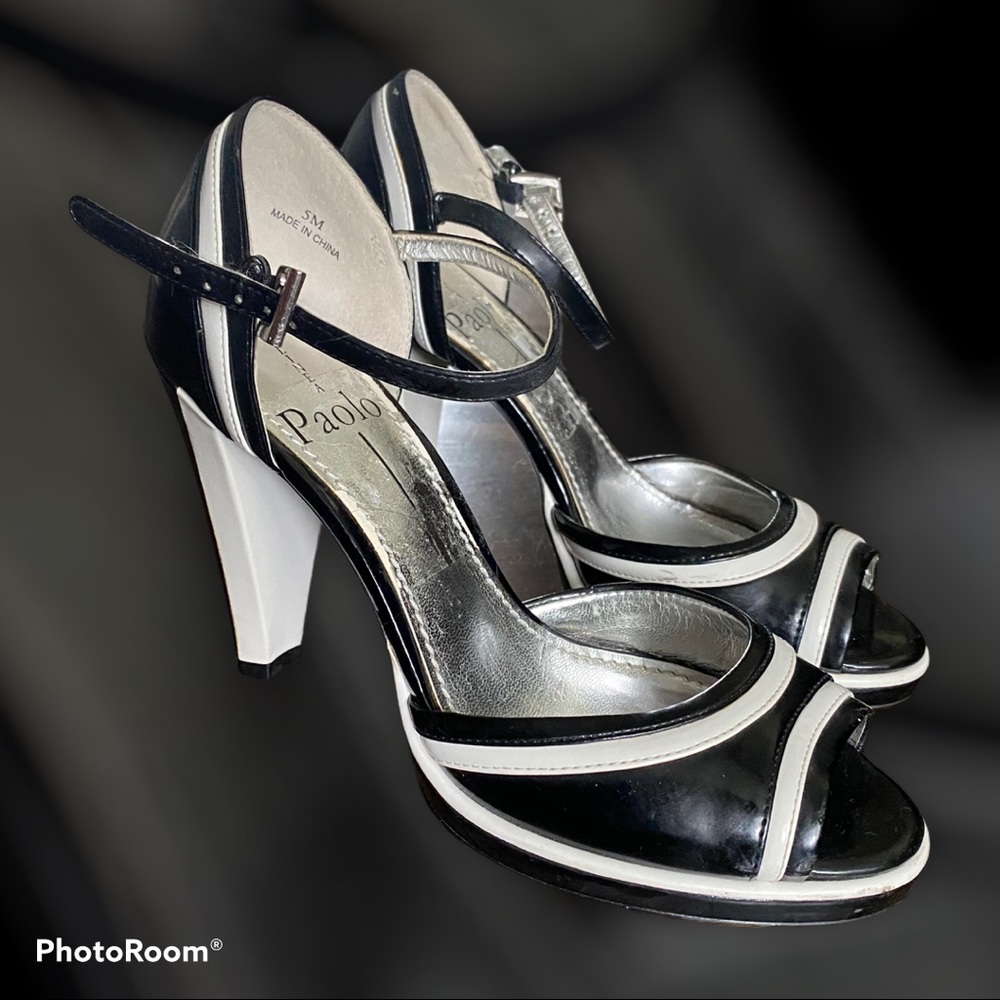 ANKLE STRAP BLOCK HEELS